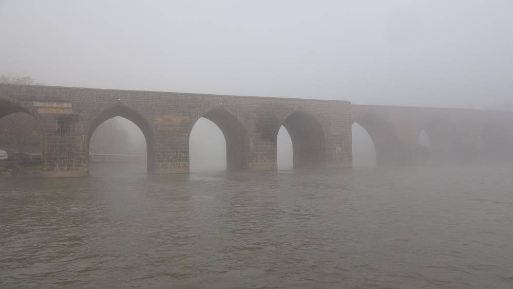 Diyarbakır’da tarihi yapılar sis altında 3