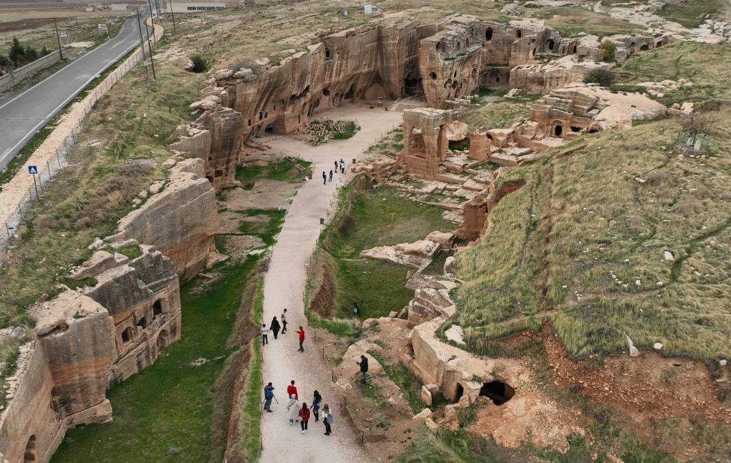 Dara Antik Kenti'nde tarihi çarşı keşfedildi 2