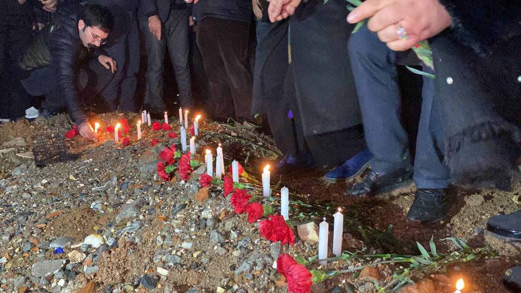 Diyarbakır’da depremde ölenler için anlamlı anma 1