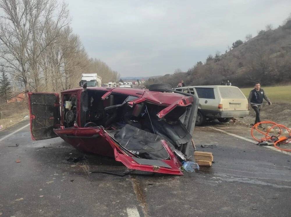 Ankara’da iki otomobil kafa kafaya çarpıştı: 4 ölü, 2 yaralı 2