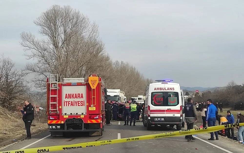 Ankara’da iki otomobil kafa kafaya çarpıştı: 4 ölü, 2 yaralı 3