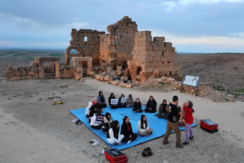Diyarbakır’daki Zerzevan Kalesi'nde kadınlara yakın savunma eğitimi 1
