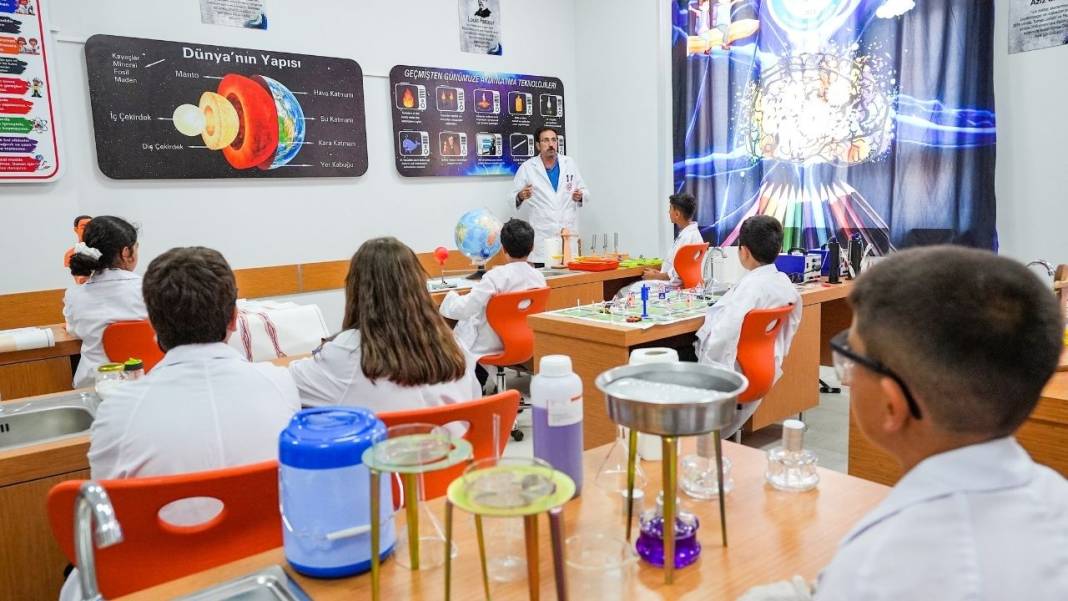 Diyarbakır'da bir ilkokul: Uzay koridorundan bilim sınıfına 3