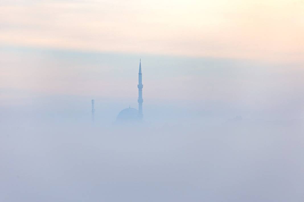 Sis denizinde kaybolan Diyarbakır'da, minareler görsel şölen sundu 6