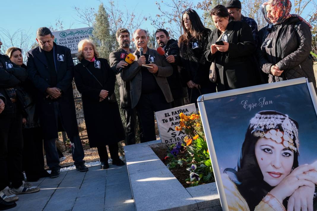 Ayşe Şan Diyarbakır'daki mezarı başında anıldı; Oğlundan duygulandıran konuşma 2
