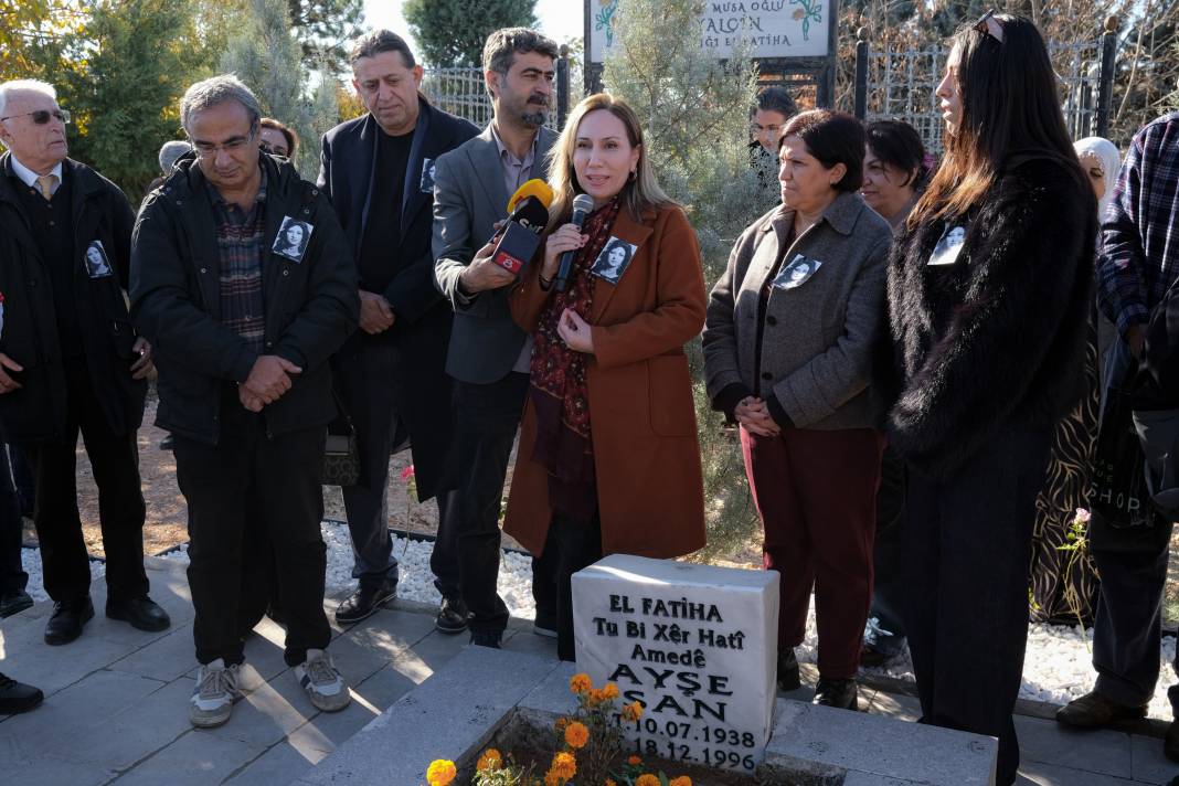 Ayşe Şan Diyarbakır'daki mezarı başında anıldı; Oğlundan duygulandıran konuşma 3
