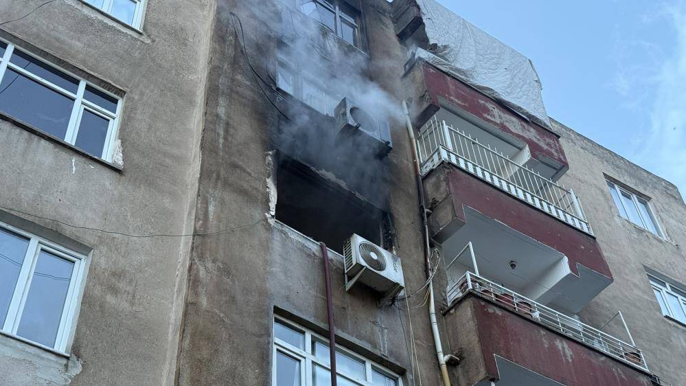 Diyarbakır’da ev yangınında can pazarı; İtfaiye ekipleri zamanla yarıştı 1