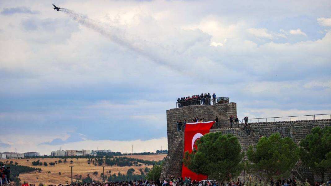 SOLOTÜRK Diyarbakır'da gösteri uçuşu yaptı 3