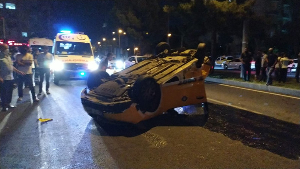 Ticari taksi takla attı: 2 yaralı