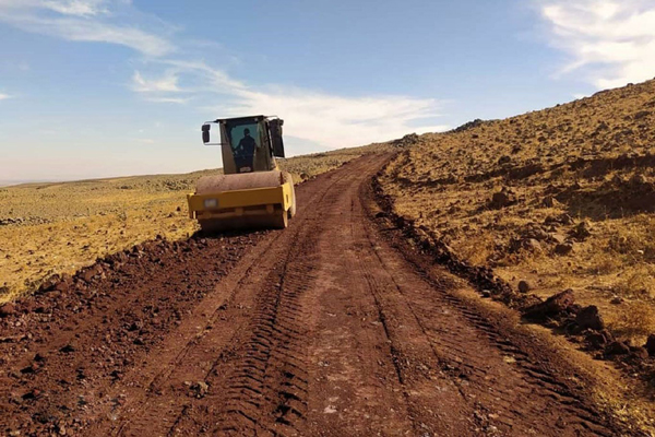 Kırsal mahallelere yönelik yol çalışmaları sürüyor!