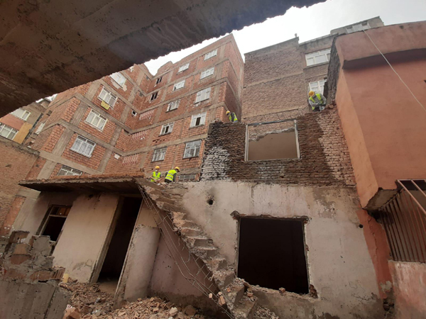 Muradiye Mahallesi’ndeki metruk bina yıkıldı