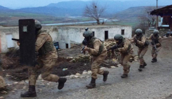 Video Haber: Siirt'te PKK operasyonu: 13 gözaltı