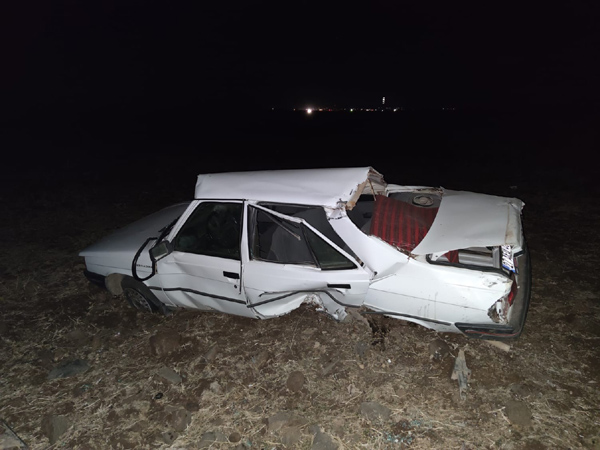 Takla atan otomobil yoldan çıktı: 3 yaralı