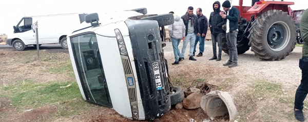 Yoldan çıkan araç yan yattı: 1 yaralı