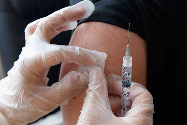 Covid-19 aşısı kullanılmaya başlandı
