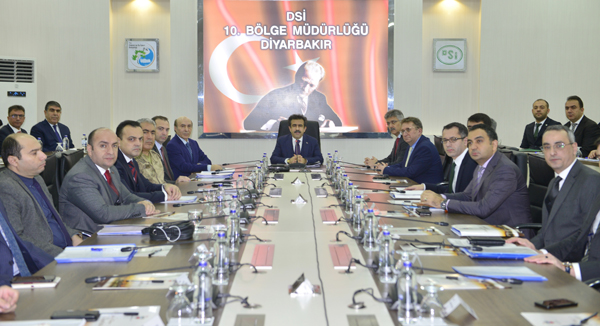 Vali Güzeloğlu, bağımlılıkla mücadele toplantısına başkanlık etti
