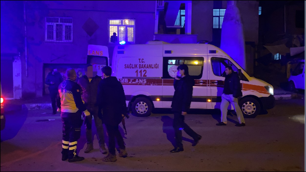 Husumetli 2 aile arasında silahlı kavga: 4 yaralı