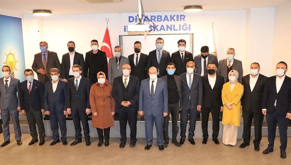 AK Parti yeni başkanları seçmenlerin olmadığı toplantıda tanıttı!