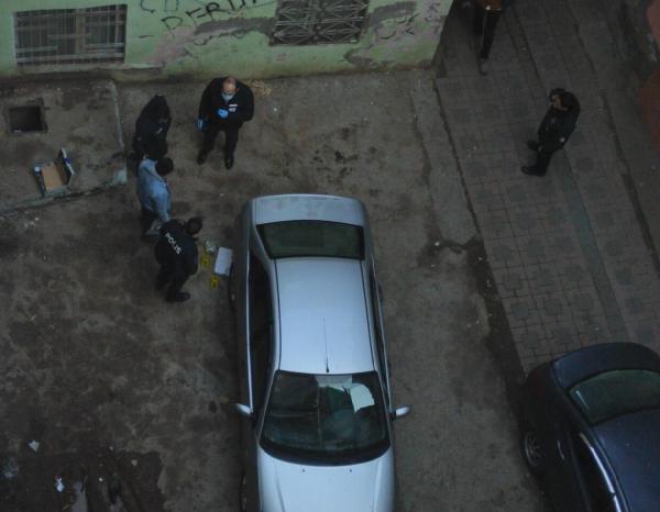Otomobilin altına uyuşturucu saklarken yakalandı