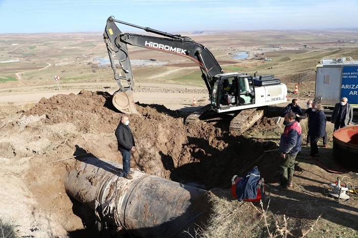Diyarbakır'a su ileten çelik boru yırtıldı
