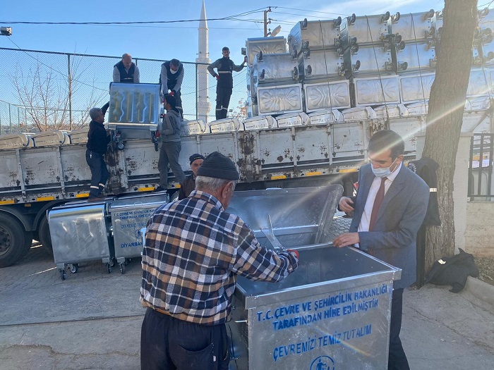 Eğil Belediyesine 109 adet çöp konteyneri hibe edildi