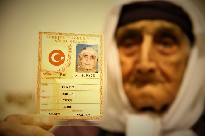 102 yaşındaki Şahide nine, koronayı evinde yendi