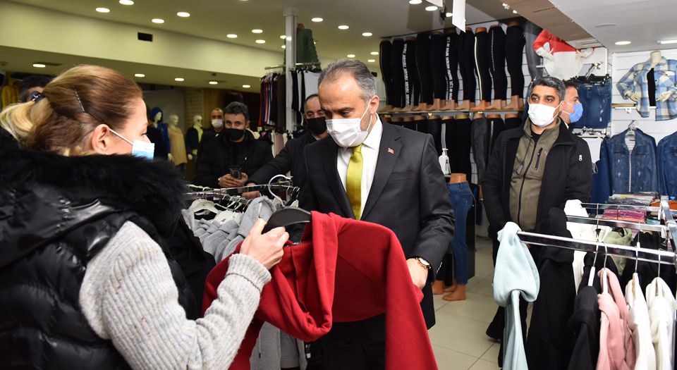 Bursa'da Başkan Aktaş, hem ziyaret, hem ticaret yaptı