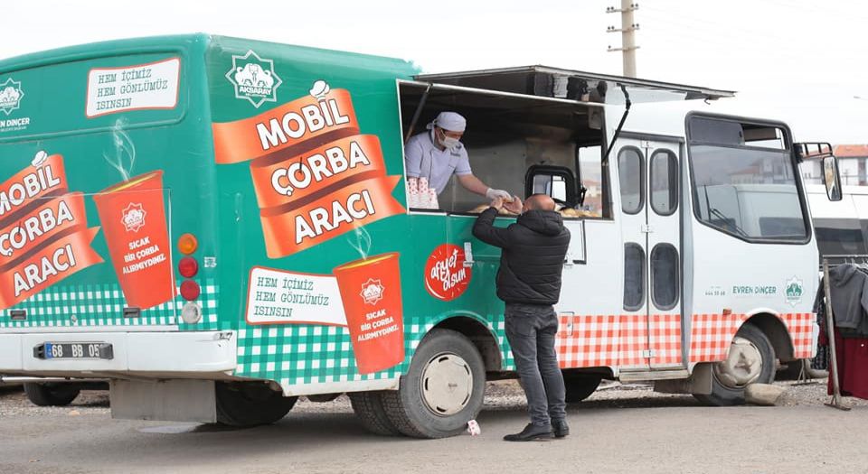 Aksaray, mobil çorba aracıyla içleri ısıtıyor