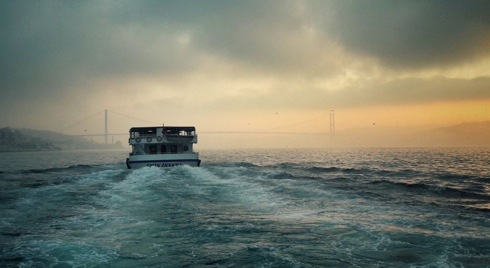 İstanbul Boğazı'nda geçişlere sis engeli!