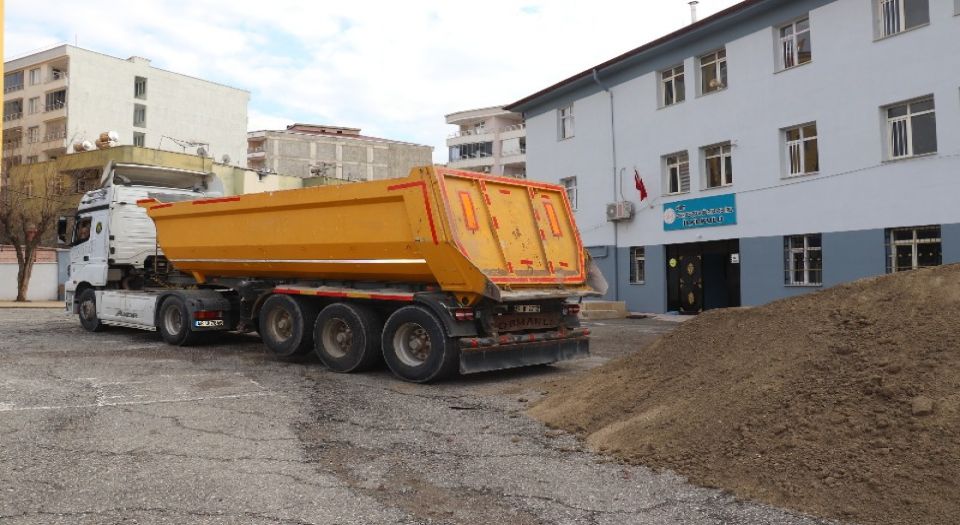 Siirt'te okullar parkeleniyor