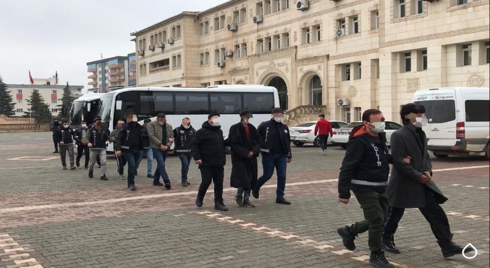 Evindeki gizli bölmede yakayı ele verdi