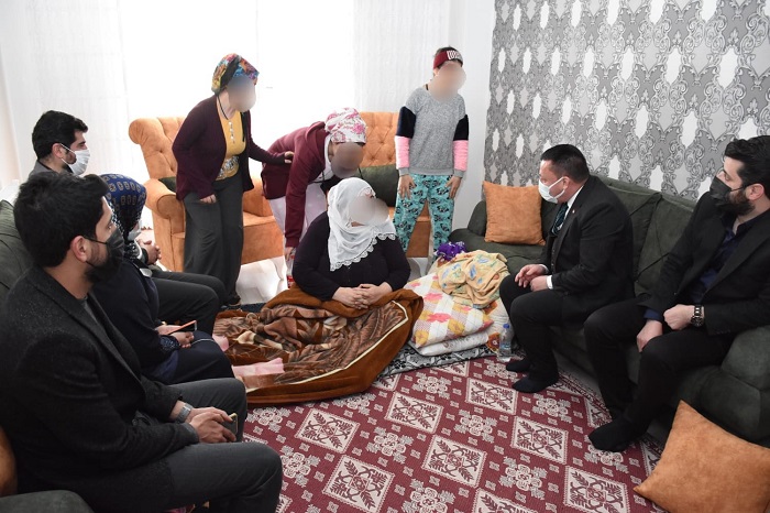 Bağlar Belediye Başkanı Beyoğlu’ndan mağdur aileye destek