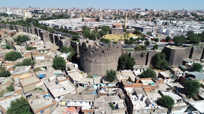 Tarihimiz kırmızı çizgimiz olmalı