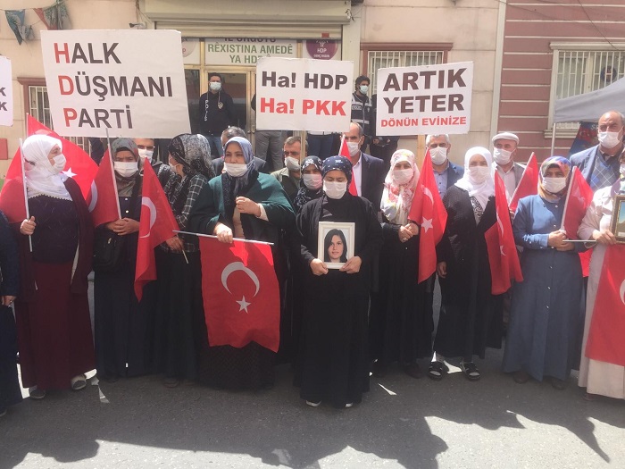 Bir aile daha evlat nöbetine katıldı!