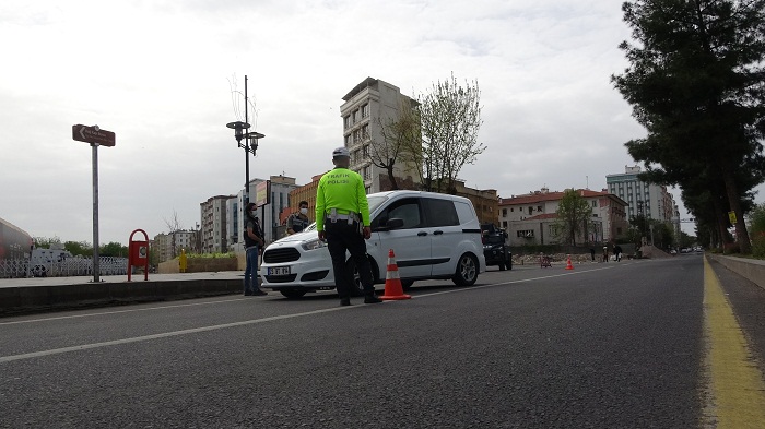 Diyarbakır’da kısıtlamada polis denetimi sürüyor