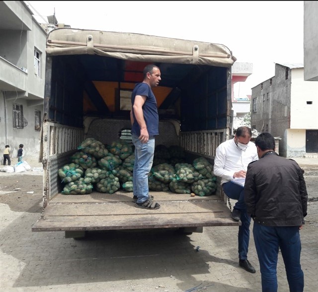 Diyarbakır’da 292 binden fazla haneye patates ve soğan dağıtıldı