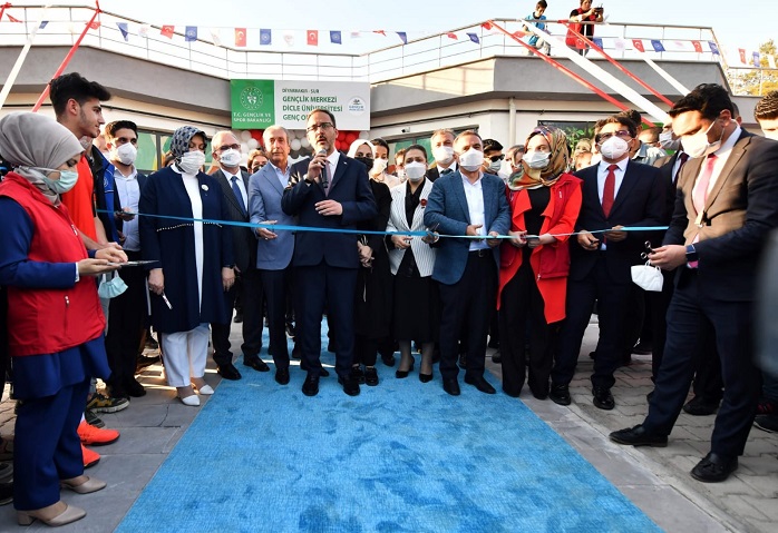 DÜ’de "Genç Ofis" binası açıldı