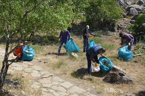 Makam Dağı’nda temizlik çalışması yapıldı