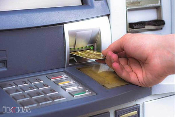 Diyarbakır'da iki inşaat çalışanı, ATM'nin yazılım açığıyla 625 bin lira para çekti