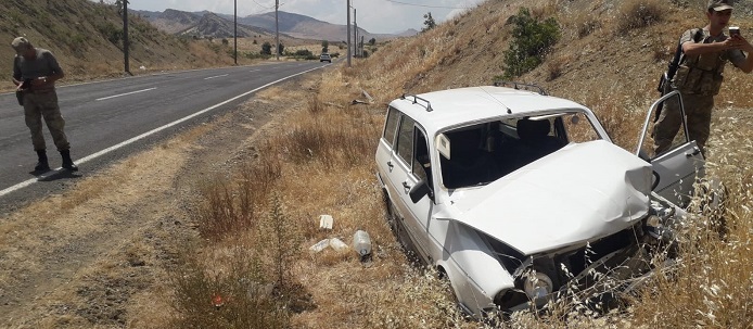 Diyarbakır’da direksiyon hakimiyetini kaybeden sürücü kaza yaptı