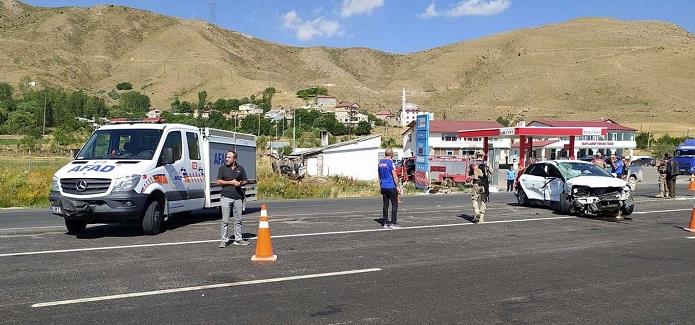 Bitlis-Van kara yolunda kaza: Biri ağır 4 yaralı