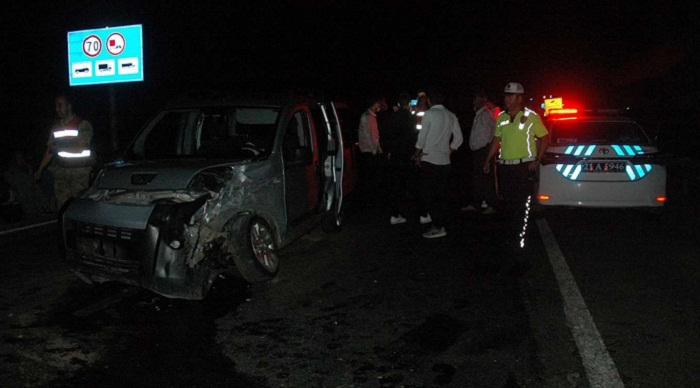 Video Haber - Aynı istikamette seyir halindeki araçlar kaza yaptı: 2 yaralı