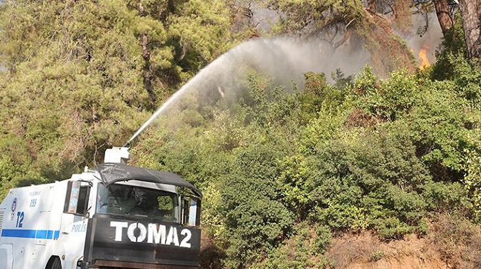 Yangınla mücadelede TOMA’lar devrede
