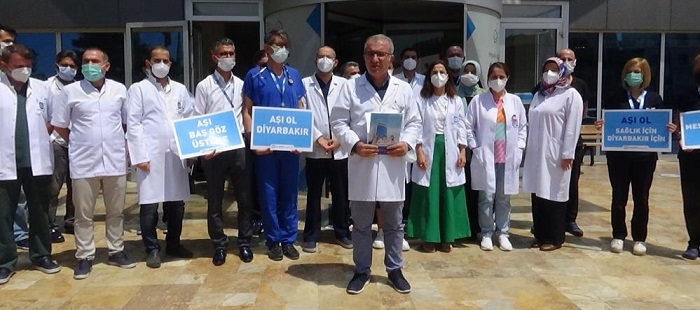 Diyarbakırlılara sağlık çalışanlarından ‘Aşı ol’ çağrısı