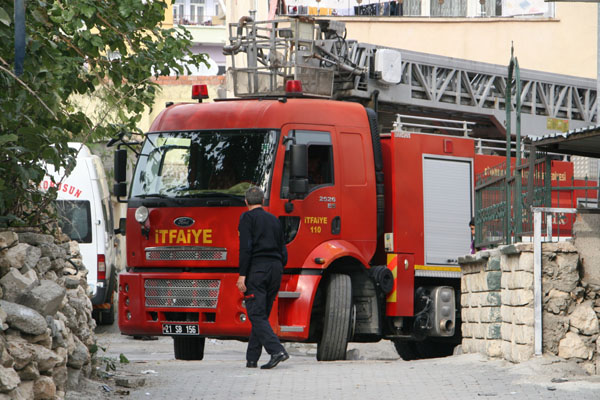 Diyarbakır’da evini ateşe verip seyreden kişi gözaltına alındı