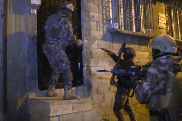 Diyarbakır'da çok sayıda kişi gözaltına alındı; Dosyalarda gizlilik kararı ve avukat kısıtlaması