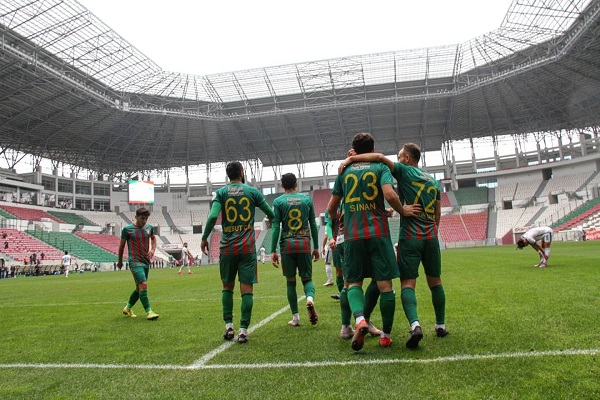Amedspor ve Diyarbekirspor yarın sezonun ilk maçlarına çıkacak