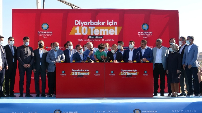 Diyarbakır’da 10 projenin temeli atıldı; gençler okul istedi