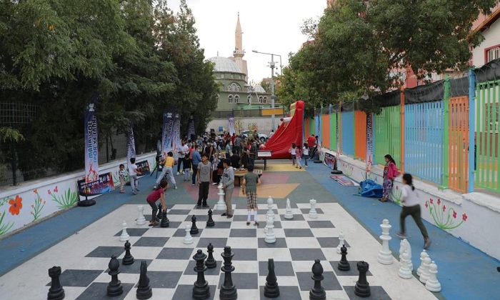 Yenişehir'de çocuklara eğlenceli ve eğitici sokak