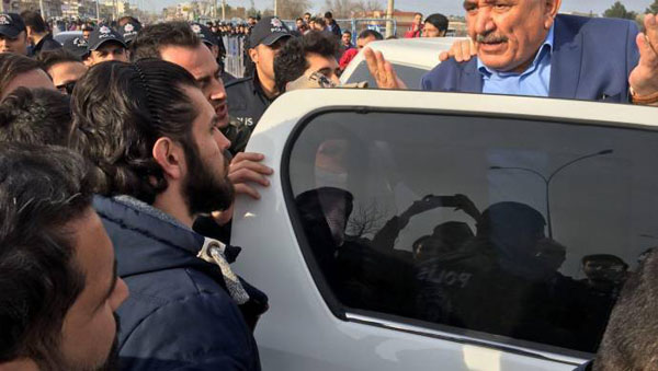 Selim Sadak miting sonrası gözaltına alındı
